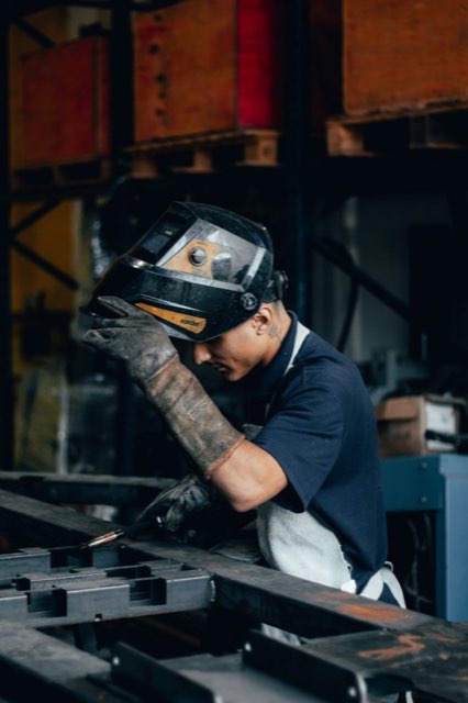 Металлообработка: работа в цехе